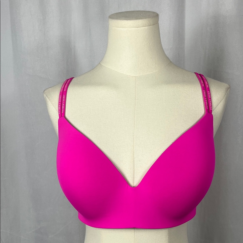Victoriaโs Secret T-shirt Lightlyโ Lined Wireless Hot Pink Bra.